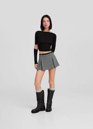 Щільна спідниця шорти у складку bershka