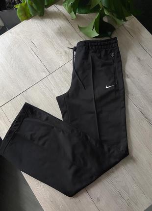 Стильные базовые широкие спортивные брюки nike