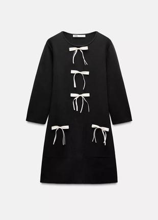 Коротка чорна трикотажна сукня з бантиками zara