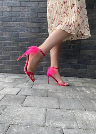 Розовые босоножки на высоком каблуке с бантиком9 фото