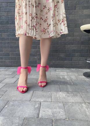 Розовые босоножки на высоком каблуке с бантиком7 фото