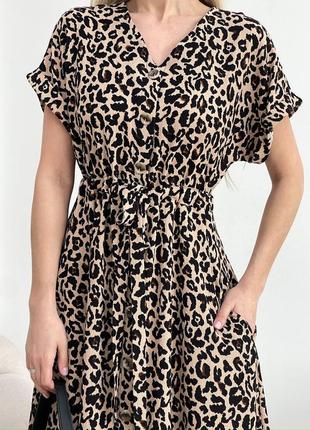 Сукня жатка в довжині міді з принтом світлого леопарда на гудзиках з куліскою в талії8 фото
