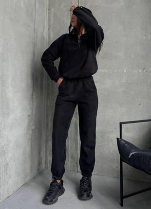 Теплый костюм из флиса для прохладных дней