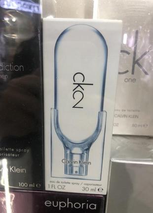 Calvin Klein Czarny top z d ugimi r kawami z logo przy szyi Calvin klein ck2 30 3879