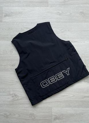 Шикарна жилетка obey worldwide ceremony technical nylon vest jacket black5 фото