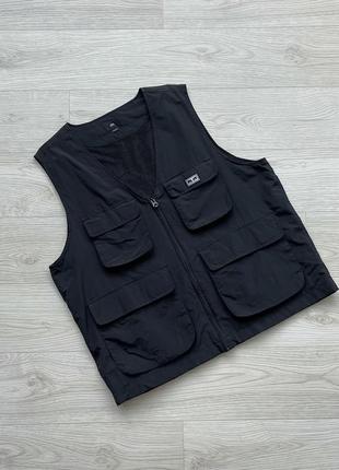 Шикарна жилетка obey worldwide ceremony technical nylon vest jacket black2 фото