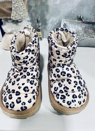 Дутики h&m в трендовом цвете