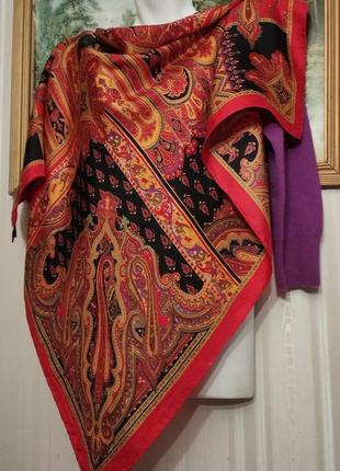 Яркий шелковый платок в стиле etro принт