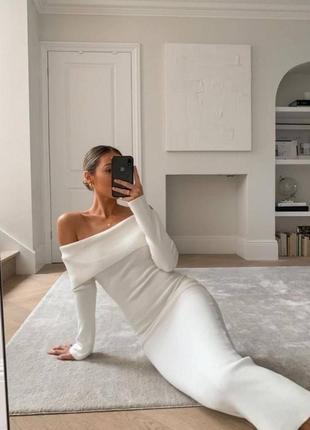 Сексуальна сукня з відкрити плечами