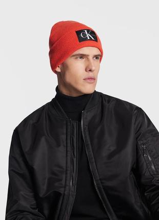 Шапкa бини calvin klein с логотипом!