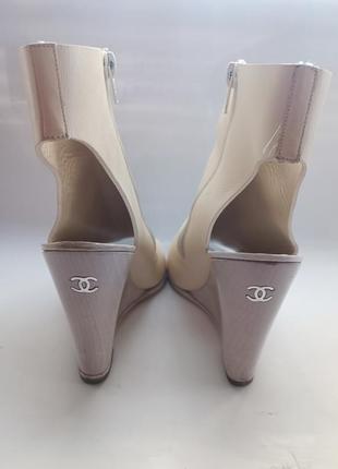 Жіночі босоніжки 
chanel оригінал б.у