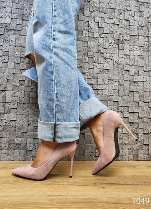 Женские туфли замшевые лодочки с ремешком пудровые3 фото