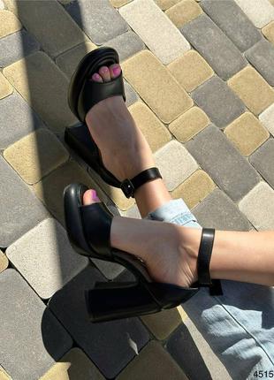 Босоножки женские на стойких каблуках черные с ремешком6 фото