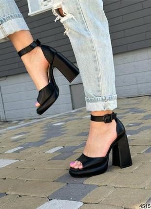 Босоножки женские на стойких каблуках черные с ремешком9 фото