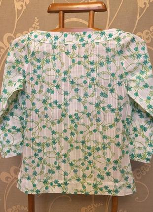 Очень красивая и стильная брендовая блузка в цветочках..100% коттон.2 фото