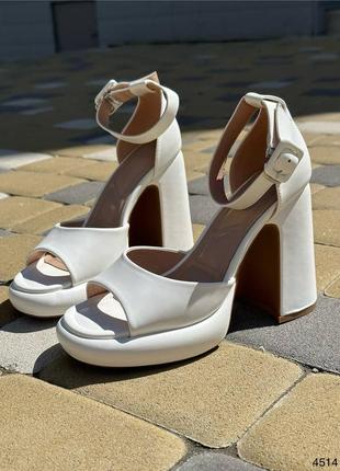 Босоножки женские белые на устойчивом каблуке с ремешком5 фото
