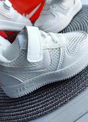 Білі кросівки 3