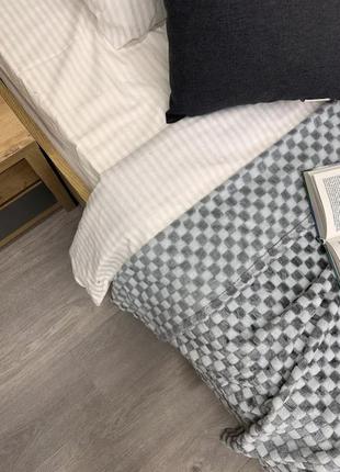 Плед-покрывало на кровать, диван (200х210см) шахматы. цвет серый с белым