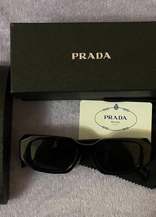 Сонцезахисні окуляри prada