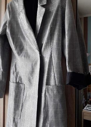 Продаю подовжений жіночий жакет.