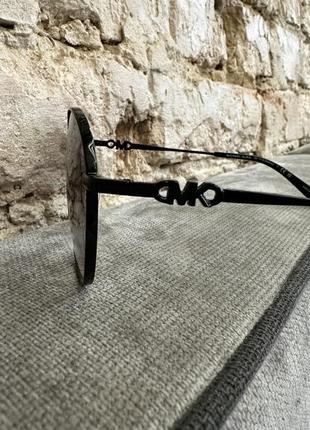 Овальні сонцезахисні окуляри michael kors, оригінал8 фото