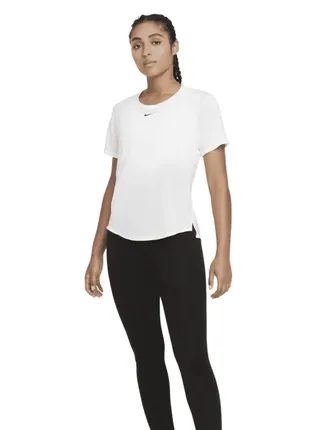 Оригинальная футболка женская nike women's standard-fit short-sleeve top dd0638-1002 фото