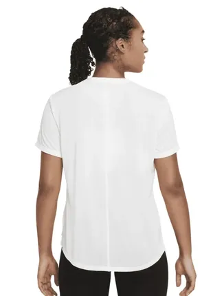 Оригінальна футболка жіноча nike women's standard-fit short-sleeve top dd0638-1003 фото
