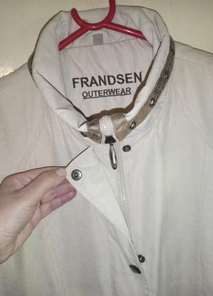 Элегантная,молочная куртка-ветровка,большого размера,дания