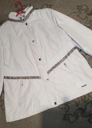 Элегантная,молочная куртка-ветровка,большого размера,дания