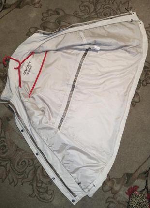 Элегантная,молочная куртка-ветровка,большого размера,дания