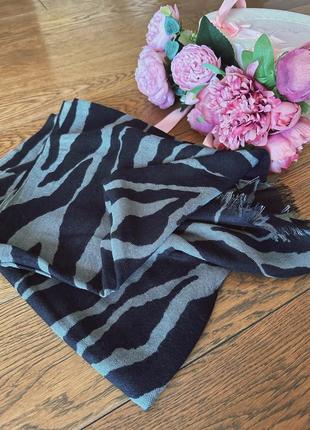 Платок-шарф с принтом под зебру le temps des perises