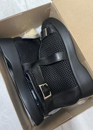 Шкіряні босоніжки