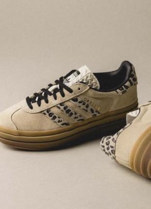 Стильні кросівки adidas тренд цієї осені