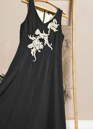 Красиве чорне атласне плаття з вишивкою jacques vert4 фото
