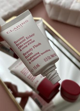 Відновлюючий бальзам миттєвої дії. clarins beauty flash balm.