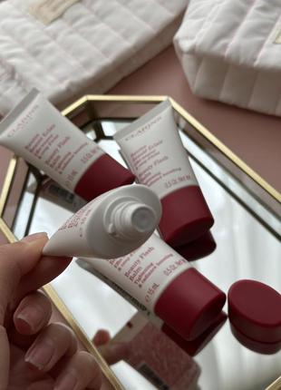 Відновлюючий бальзам миттєвої дії. clarins beauty flash balm.