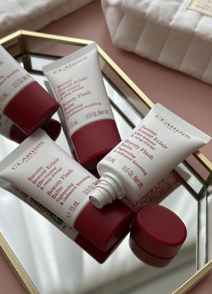 Відновлюючий бальзам миттєвої дії. clarins beauty flash balm.