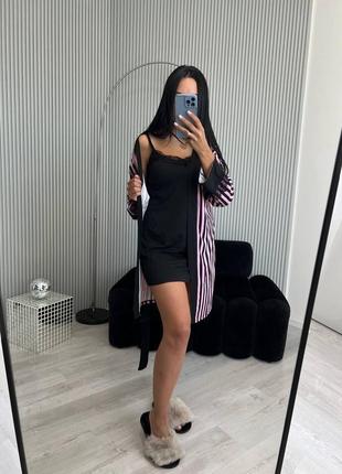 Комплект для дома и сна с принтом в полоску ночная рубашка с кружевом на бретелях с коротким халатом на запах2 фото