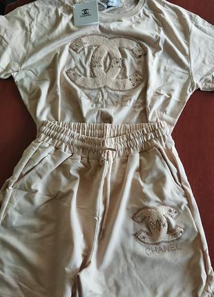 Суперові брендові костюми якісь просто шикарна