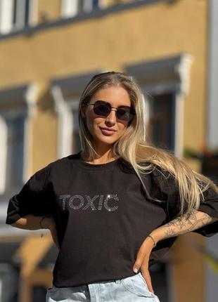 Футболка с блестящей надписью toxic4 фото