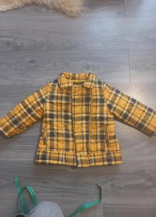 Куртка на дівчинку