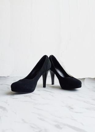 Натуральні замшеві чорні туфлі човники на шпильці шкіряні4 фото