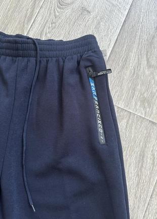 Теплые спортивные штаны мужские теплые однотонные брюки на резинке флис осень зима