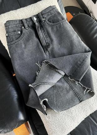 Спідниця міді джинсова графітова з необробленим краєм2 фото