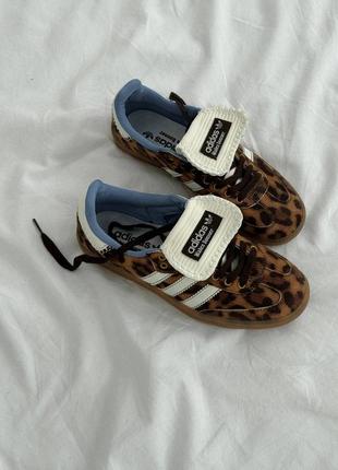 Кроссовки adidas referee gym × wales bonner leopard