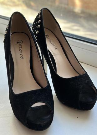 Туфли на каблуке