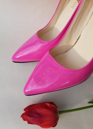 Шикарнющі лакові нові рожеві туфлі на підборах4 фото