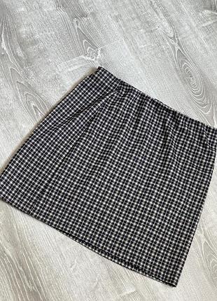 Жіноча спідниця у клітинку