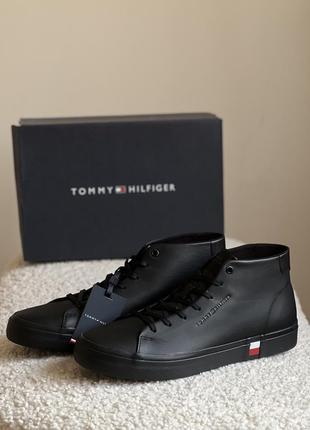 Кожаные кроссовки tommy Max hi vulc leather detail цвет черный fm0fm05045