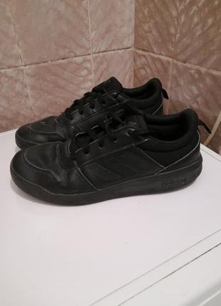 Кроссовки кожа adidas р 37